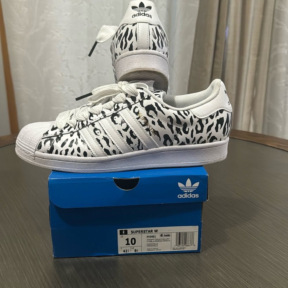 Like New Women’s Adidas Superstar W Leopard Print shoes Size 10
